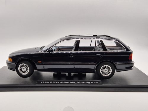 BMW E39 Touring (1998) - albastru - Triple9 - 1:18