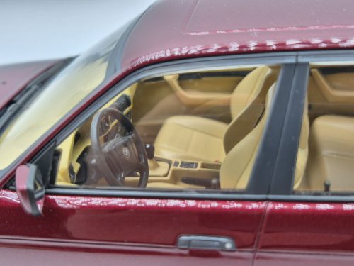 BMW E34 Touring (1996) - bordo - Triple9 - 1:18