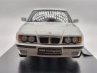 BMW E34 Touring (1996) - alb - Triple9 - 1:18