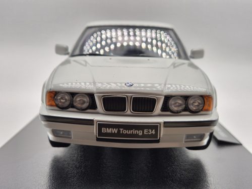 BMW E34 Touring (1996) - alb - Triple9 - 1:18