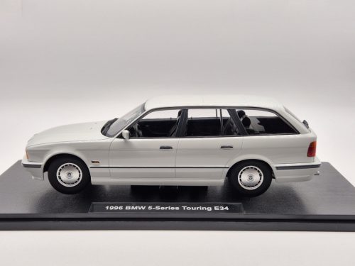 BMW E34 Touring (1996) - alb - Triple9 - 1:18