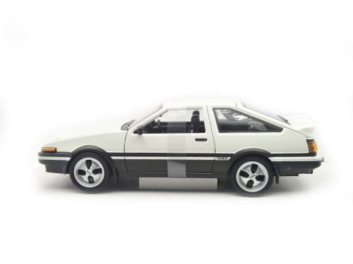 Toyota Sprinter Trueno AE86 - Maisto - 1:24