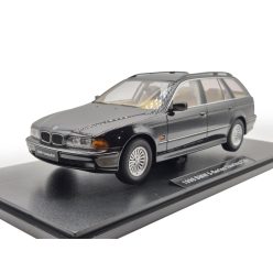 BMW E39 Touring (1998) – negru – Triple9 – model 1:18