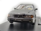 BMW E39 Touring (1998) – negru – Triple9 – model 1:18