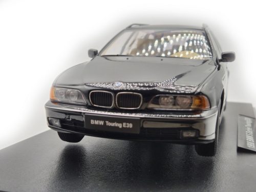 BMW E39 Touring (1998) – negru – Triple9 – model 1:18