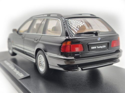BMW E39 Touring (1998) – negru – Triple9 – model 1:18