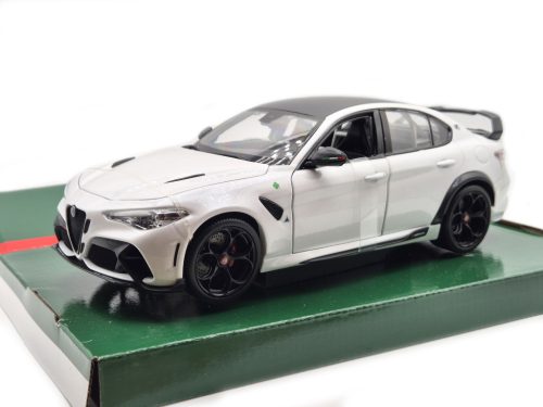 Alfa Romeo Giulia GTAm (2020) - trophy white / alb - Bburago - 1:18