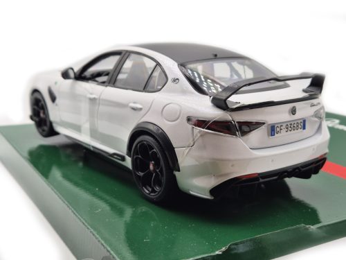 Alfa Romeo Giulia GTAm (2020) - trophy white / alb - Bburago - 1:18