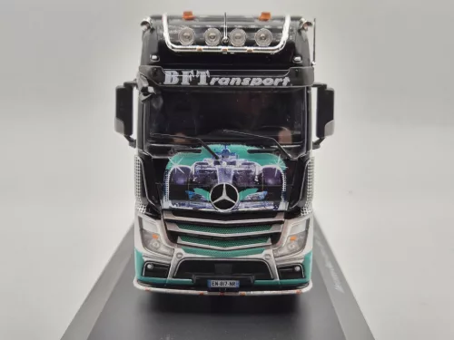 Mercedes-Benz Actros MP4 AMG Petronas F1 camion – Edicola – 1:43