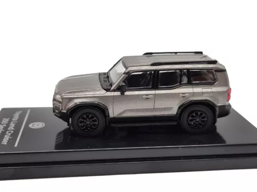 Toyota Land Cruiser 250 LHD (2024) – Paragon Models – 1:64 1/64 mașină model