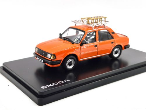 Skoda 120L (1984) - so strešným nosičom a sánkami - oranžová - Abrex - model auta 1:43 1/43