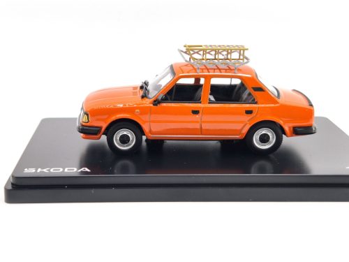 Skoda 120L (1984) - so strešným nosičom a sánkami - oranžová - Abrex - model auta 1:43 1/43