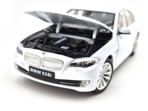 BMW F10 535i (2010) - alb - Welly - 1:24