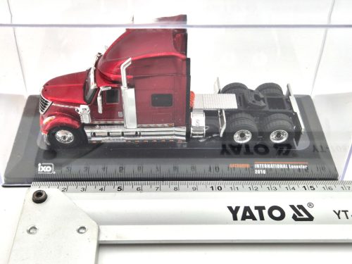 International Lonestar Tractor (2010) - camion - Ixo - 1:64 model