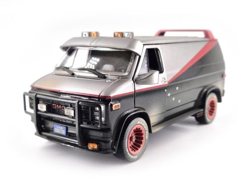 GMC Vandura (1983) - The A-Team - battle damaged (mud / bullet holes) - Greenlight - 1:24