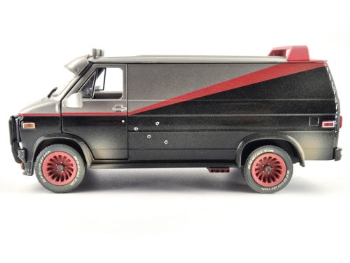 GMC Vandura (1983) - The A-Team - battle damaged (mud / bullet holes) - Greenlight - 1:24