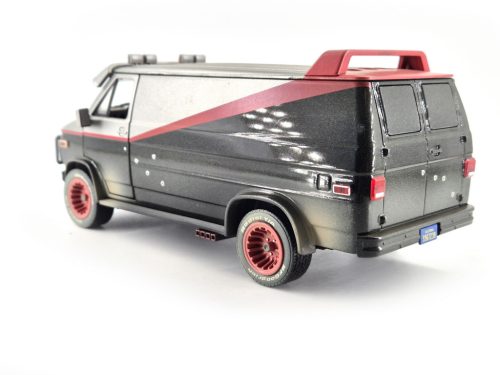 GMC Vandura (1983) - The A-Team - battle damaged (mud / bullet holes) - Greenlight - 1:24