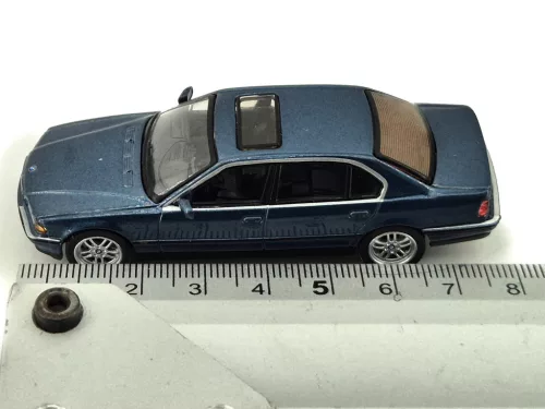 BMW E38 750iL (1998) - Mini GT - 1:64 model auto 